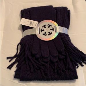 NY&CO Scarf and gloves